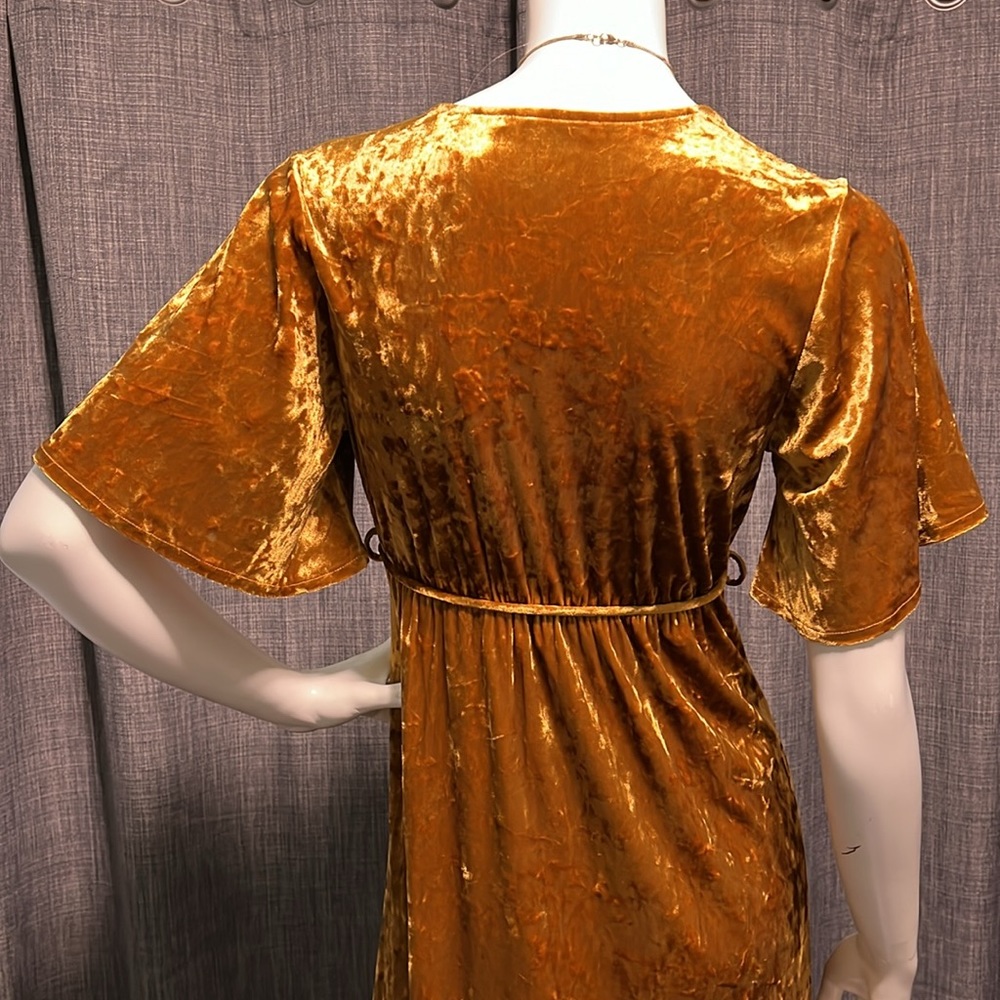 NWOT Forever 21 Amber Crushed Velvet Deep V Tulip Hem Dress S - Picture 5 of 9